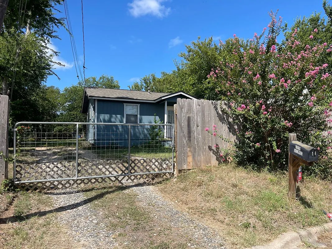 2 bed, 1.0 bath, 875 sqft, $1,750 — Photo 1
