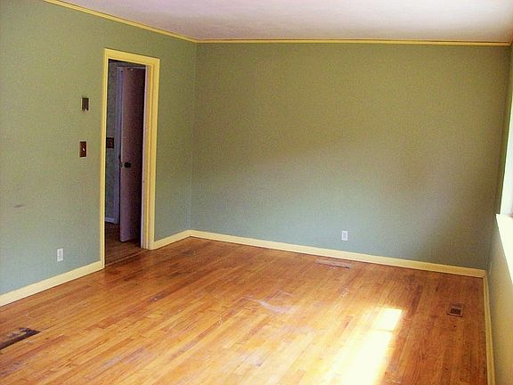 3rd image of 4215 Davis Ln