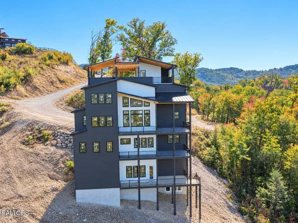 2860 Red Sky Dr, Sevierville, TN 37862