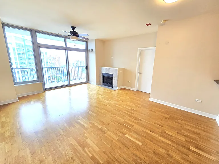 1600 S Prairie Ave #1806 — Photo 1