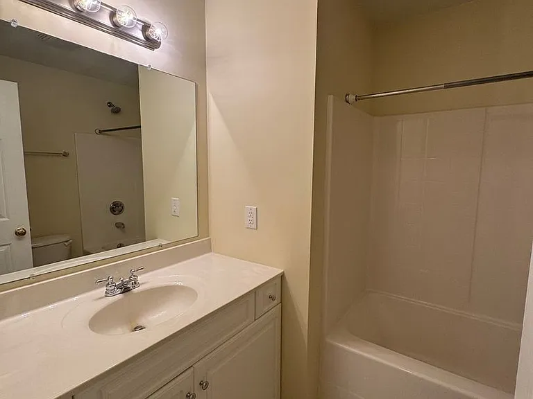 3046 Crystal Spring Ln — Photo 15