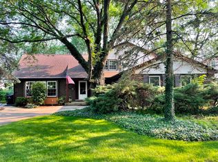 3907 Carousel Dr, Northbrook, IL