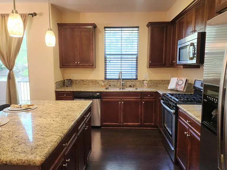 1823 Peach Ct #7 — Photo 8