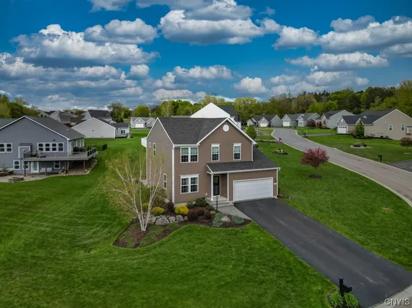 147 Shaker Hts, Camillus, NY 13031