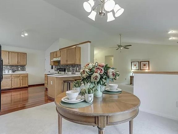 3rd image of 7612 Windy Hill Way