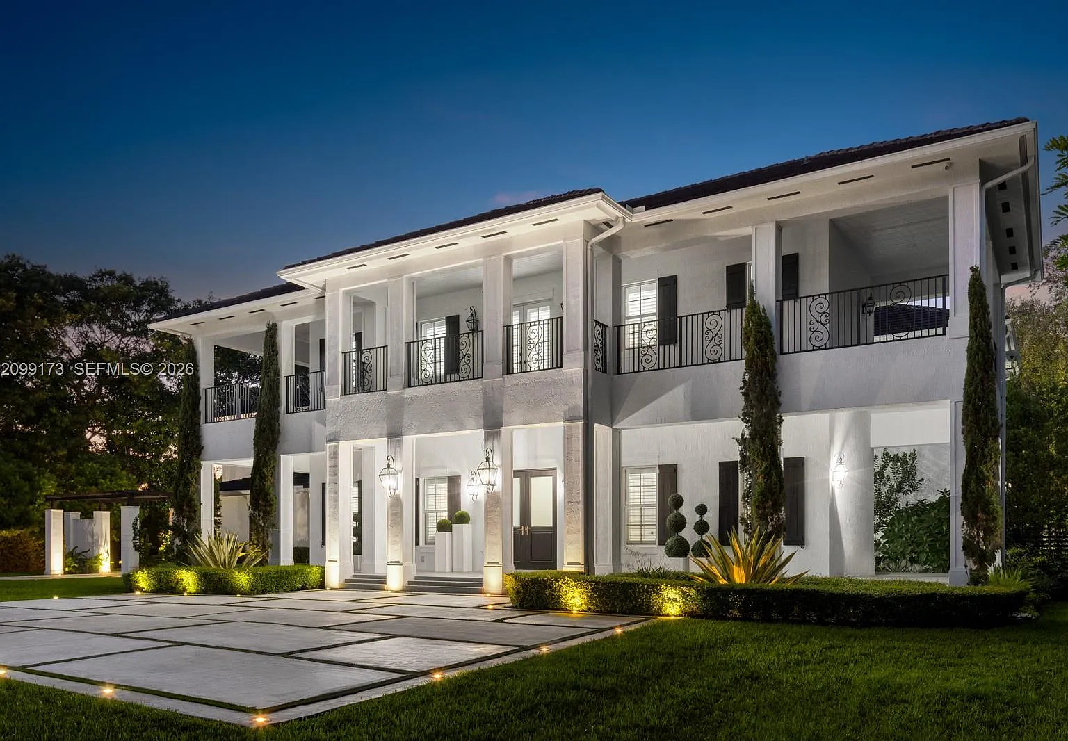 5 bed, 5.5 bath, 7481 sqft, $40,000 — Photo 3