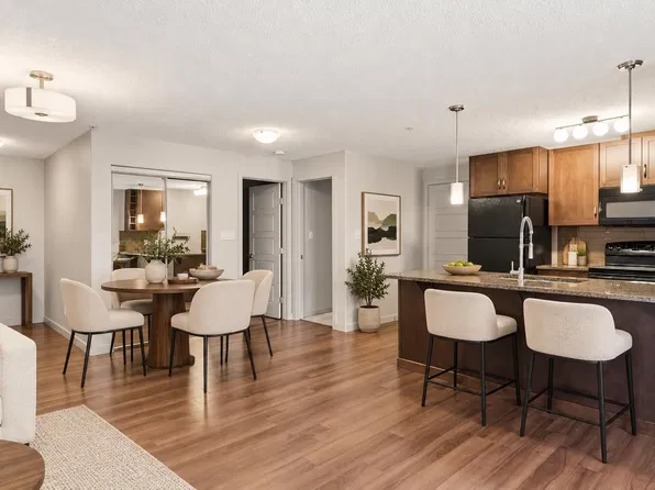 7805 71st St NW #361, Edmonton, AB T6B 3V6