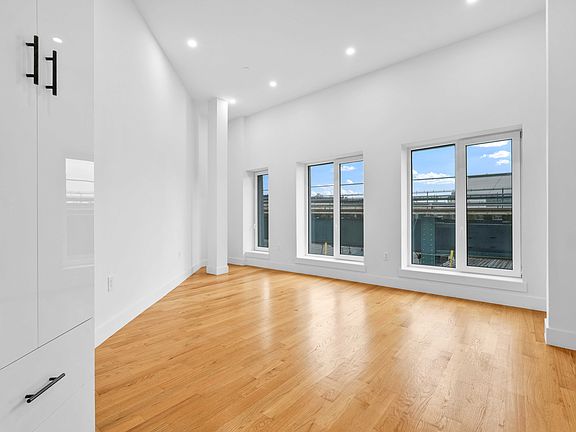 2nd image of 1497 Myrtle Ave #2A