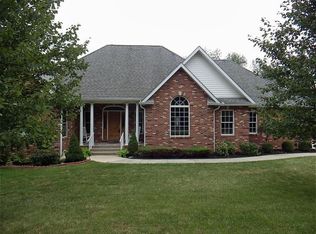 387 Laurel Oak Ln, Heath, OH