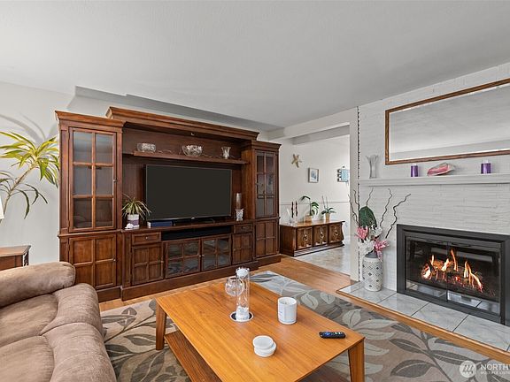 3rd image of 14834 Fremont Avenue N