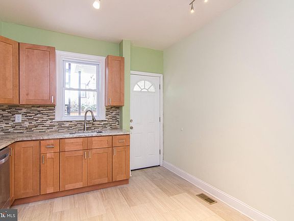 5th image of 1631 1/2 N Philip St