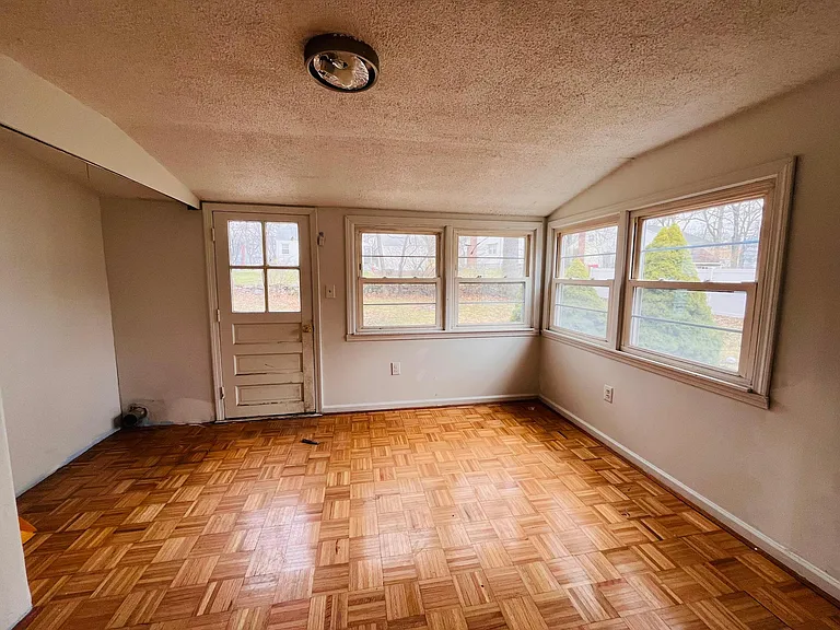 91 Green Manor Rd — Photo 17