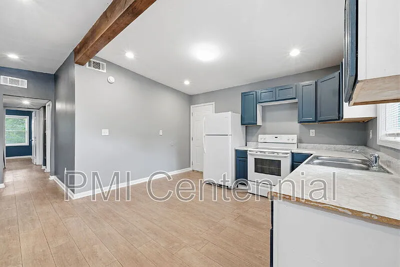 3 bed, 1.0 bath, 1052 sqft, $1,495 — Photo 4