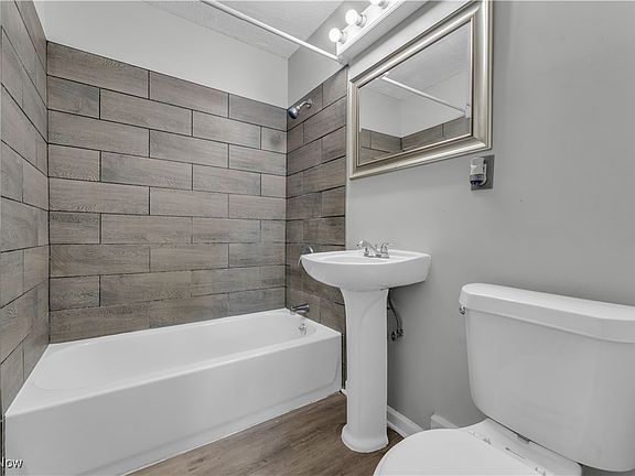 4th image of 19111 Longbrook Rd