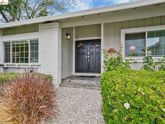 2nd image of 2198 La Orinda Pl