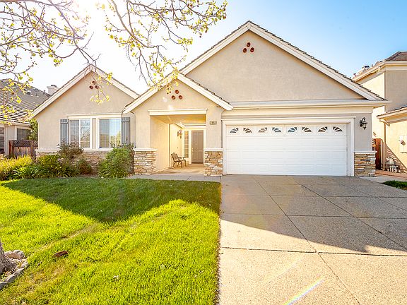 4th image of 2441 Heritage Way