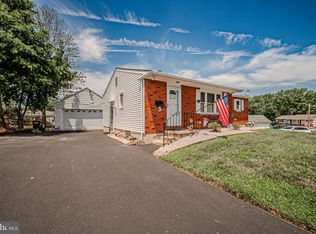 5 Dryden Rd, New Castle, DE 19720