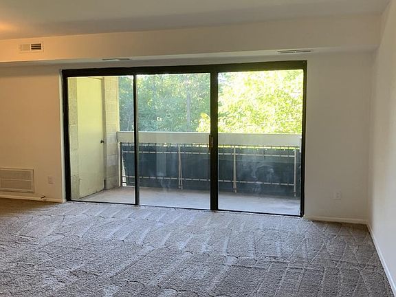 3rd image of 6141 Leesburg Pike APT 408