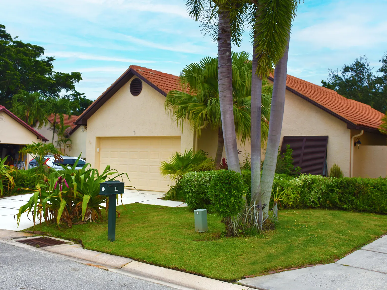 3 bed, 2.0 bath, 1573 sqft, $4,800 — Photo 2