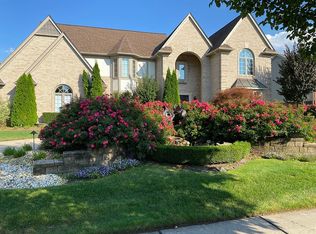 6798 Crestview Dr, Troy, MI 48098