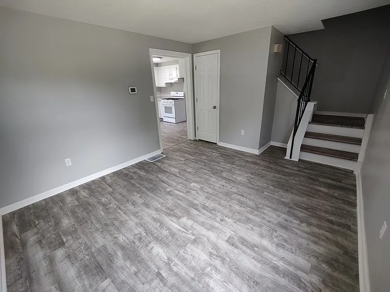 1468 Parkview Dr — Photo 6