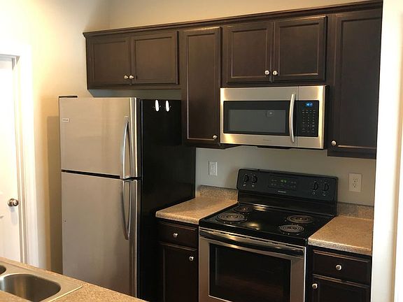 3rd image of 5026A Park Ave