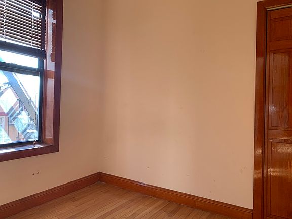 5th image of 314 Bedford Ave APT D4