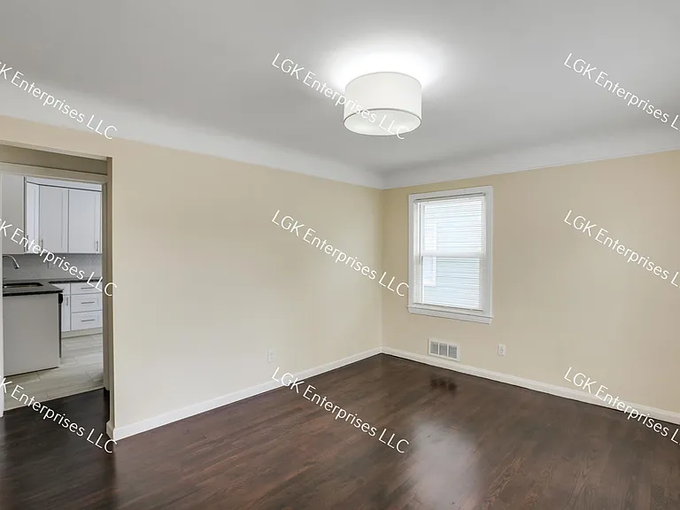 23808 Harding Ave — Photo 2