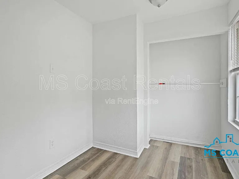 340 Hiller Dr — Photo 21