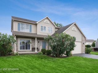 461 Spring Ridge Dr, Crystal Lake, IL 60012