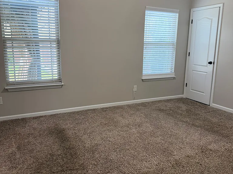 130 Caledonia Dr — Photo 14