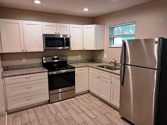 4th image of 1737 2nd Ave N Unit B