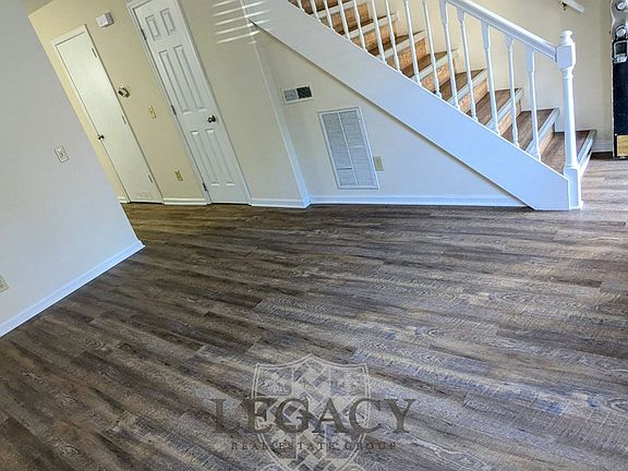 4th image of 1030 Brookview Dr #21C