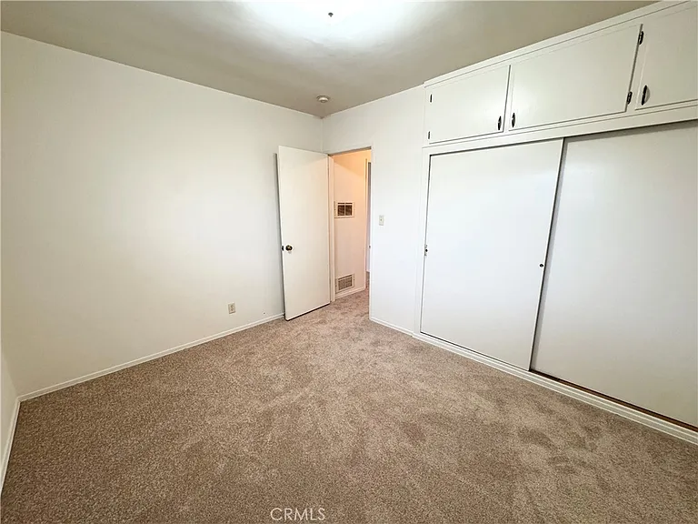 1042 W 7th St — Photo 13