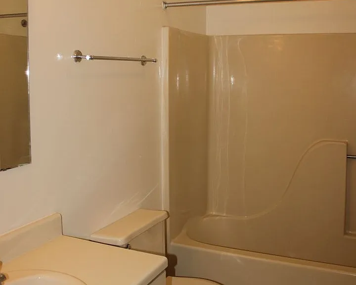 800 Patrick Henry Dr — Photo 6