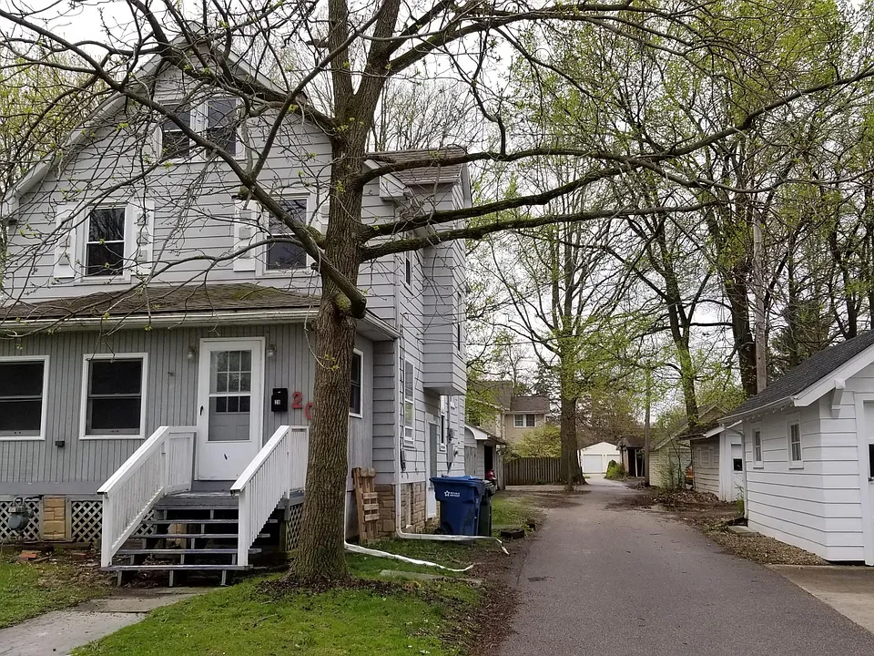 20 4th Ave