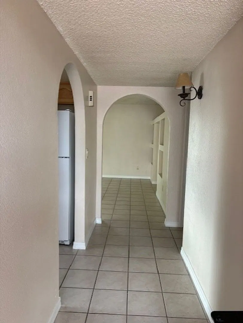 Updated 3Bed/2Bath Home-IN Quiet, Low-traffic Location near Ina & Thoryndale — Photo 2