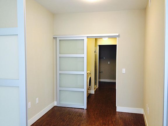 4th image of 250 S Jackson St APT 304
