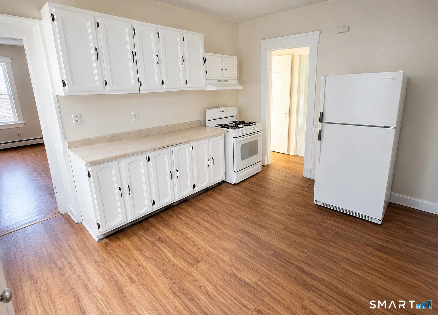 3 bed, 1.0 bath, 1117 sqft, $1,450 — Photo 3