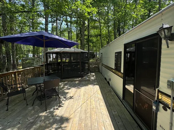 109 Bobcat Dr, Milford, PA 18337