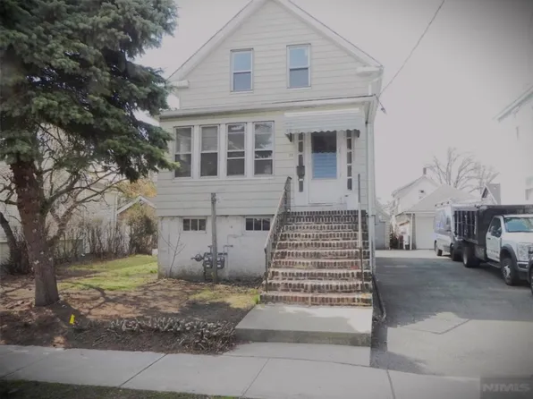 33 Center St, Little Ferry, NJ 07643