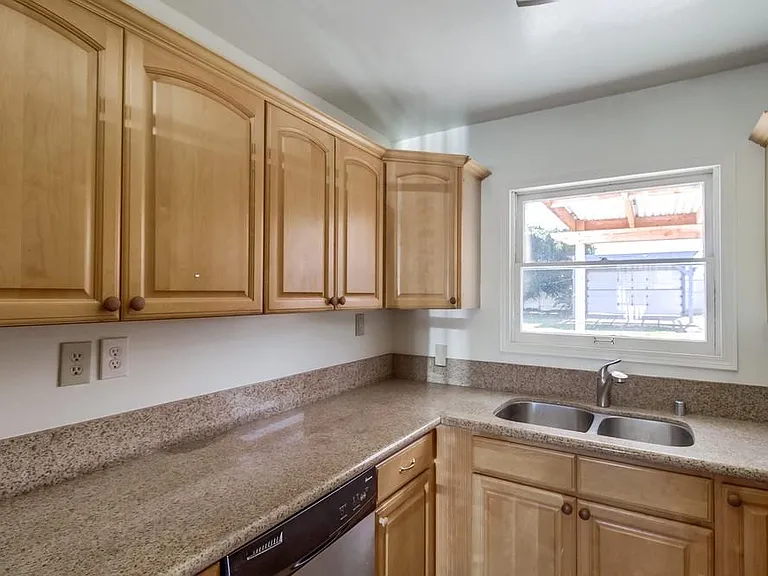 891 Elm Ave — Photo 30