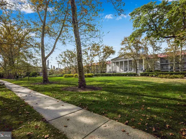 1 Academy Cir Unit 304, Philadelphia, PA 19146
