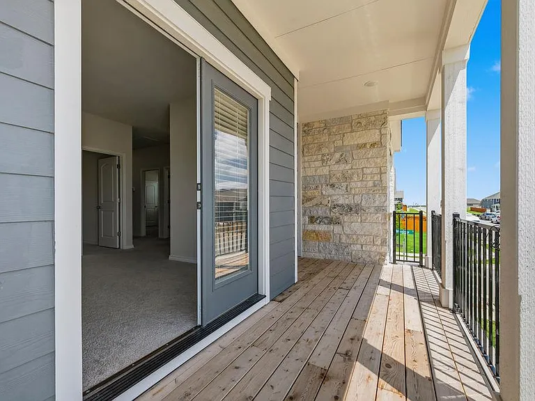 245 Leeland Dr — Photo 24