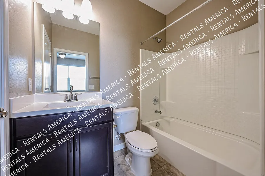 Move In & Save! Get 2 Weeks Free Rent! — Photo 4