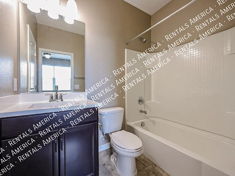 30044 W Avalon Dr — Photo 4