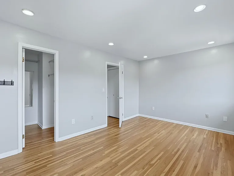 1 Coles Ave #1C — Photo 10