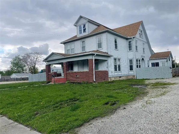 1003 Jefferson Ave, Charleston, IL 61920