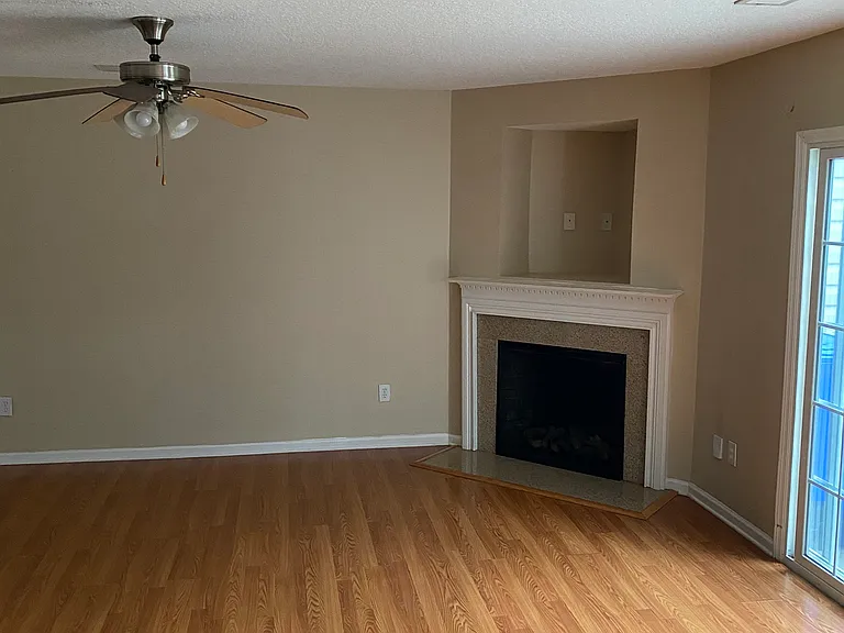 5207 Pomfret St — Photo 4