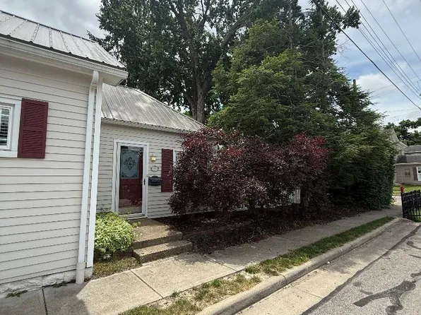 76 S 2nd St, Batavia, OH 45103